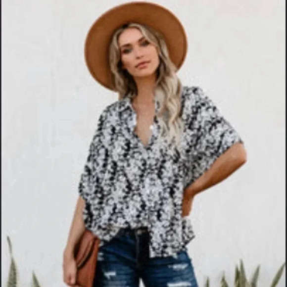 En Creme Tops - Black & White Floral Top